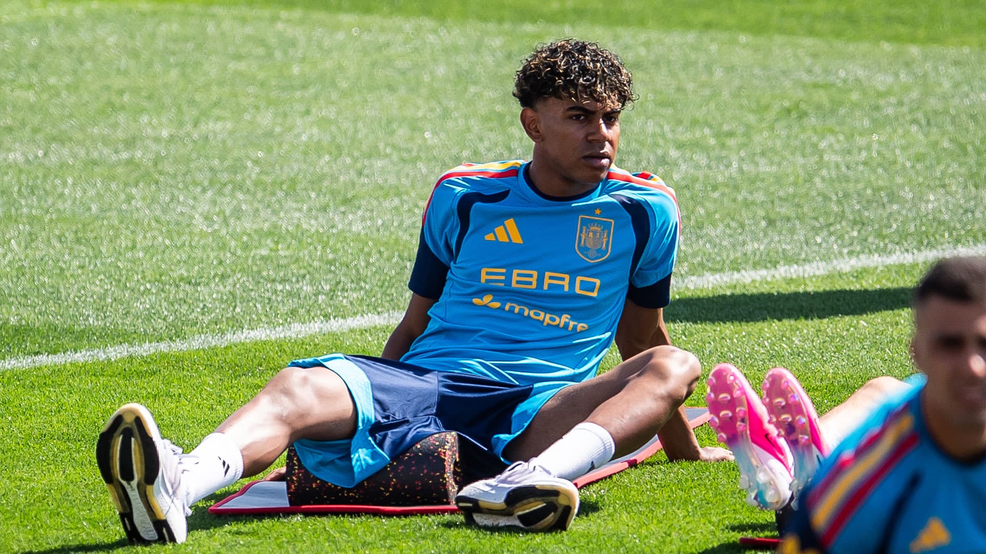 Spain's Young Stars Yamal and Williams Expected to Play in World Cup Opener