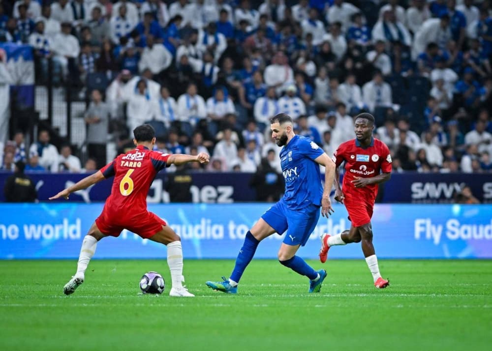 الهلال يحقق فوزًا مهمًا على ضمك في دوري روشن السعودي