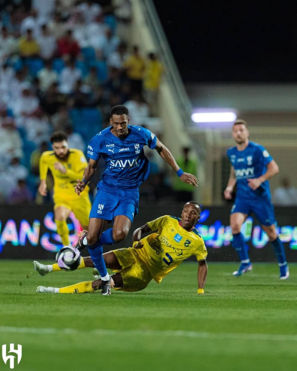 الهلال يحقق فوزاً كبيراً على الحزم في الدوري السعودي للمحترفين