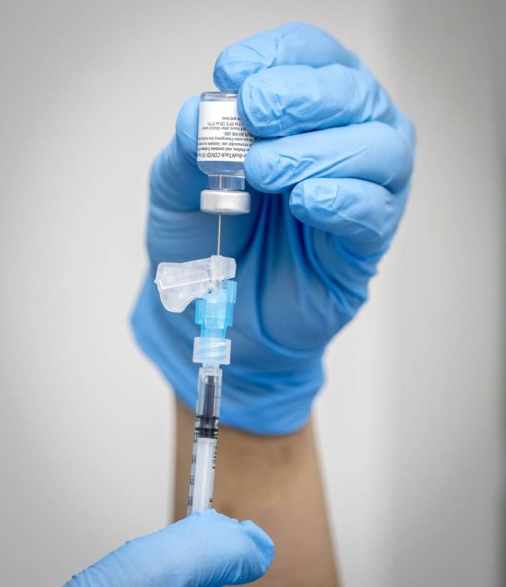 Hajj pilgrims receiving vaccinations in Saudi Arabia