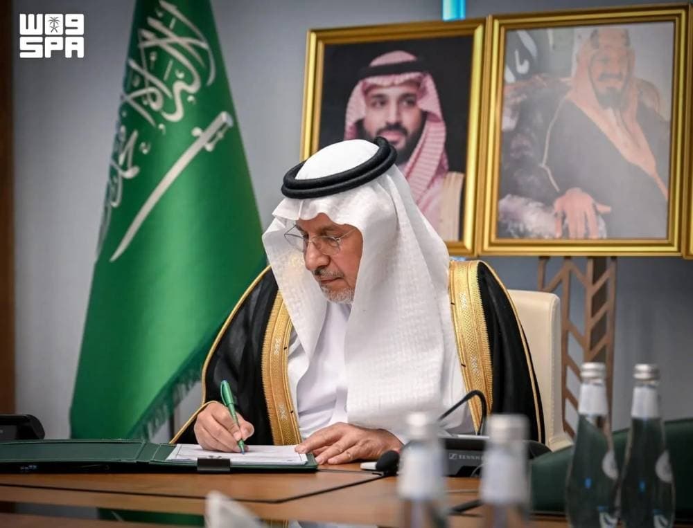 Saudi Arabia and UK leaders discussing humanitarian aid for Yemen.