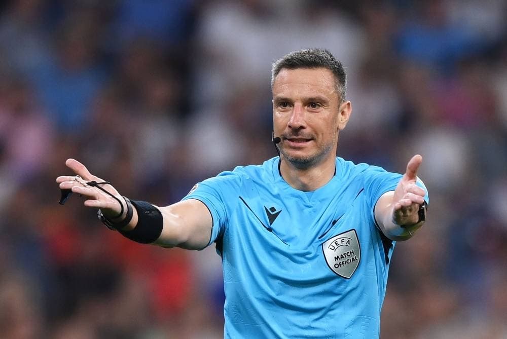 Slavko Vinčić officiating a football match