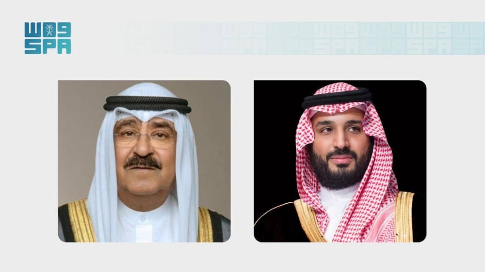 Saudi Crown Prince Mohammed bin Salman speaks with Kuwaiti Emir Sheikh Mishal Al-Ahmad Al-Jaber Al-Sabah.