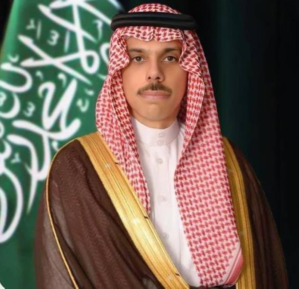 Saudi Arabia and Kuwait foreign ministers discussing regional security