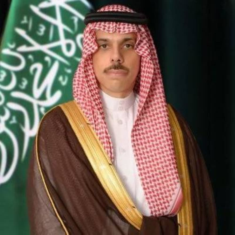 Flags of Saudi Arabia and Iraq with a telephone symbol representing diplomatic communication.