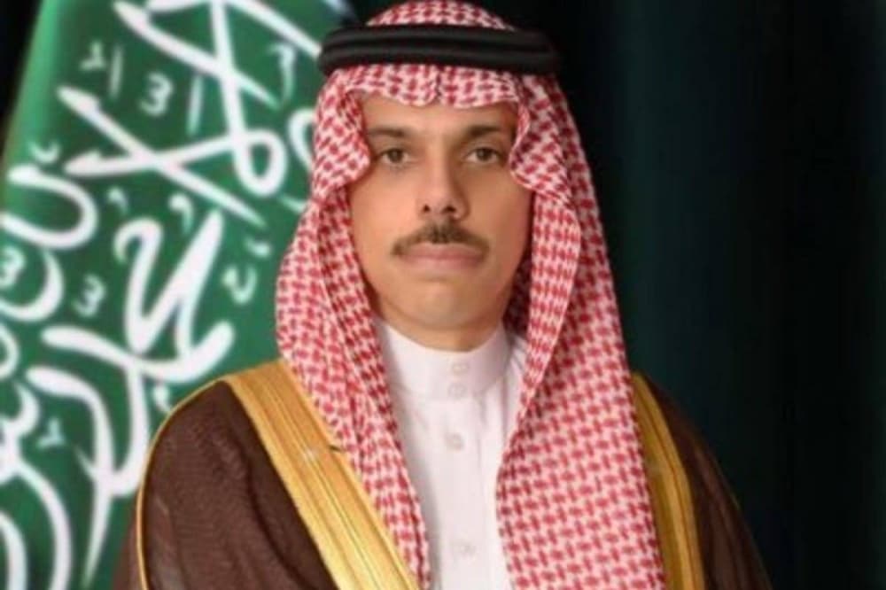 Saudi Foreign Minister discussing regional de-escalation efforts with Qatari and Turkish counterparts, highlighting maritime security.