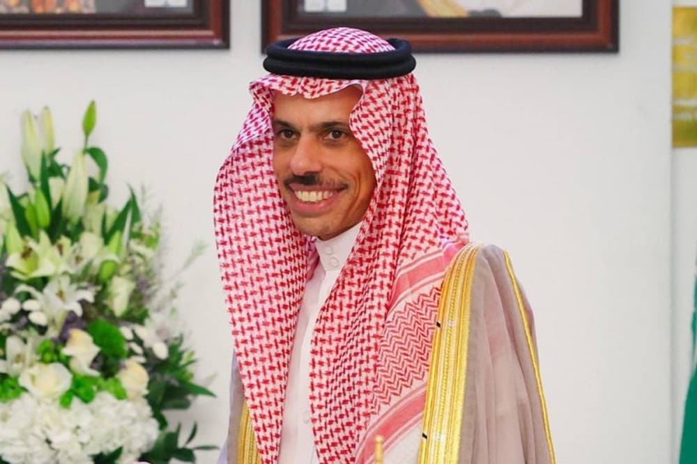 Saudi Foreign Minister Prince Faisal bin Farhan speaking at the UN, emphasizing peace and AI leadership.