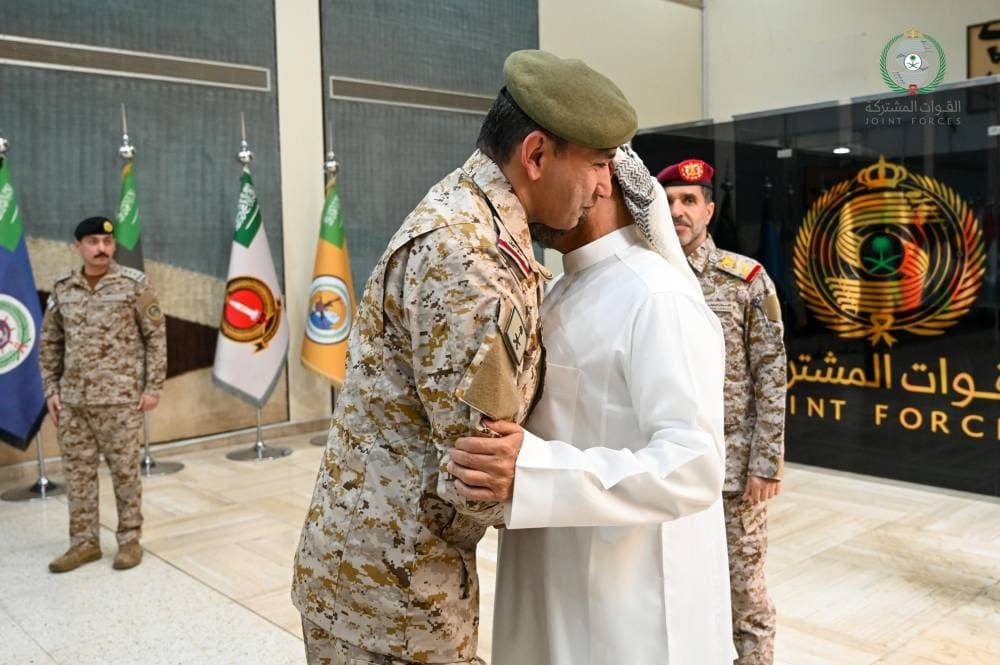 Saudi and Yemeni military leaders meet in Riyadh to discuss force unification and regional security.