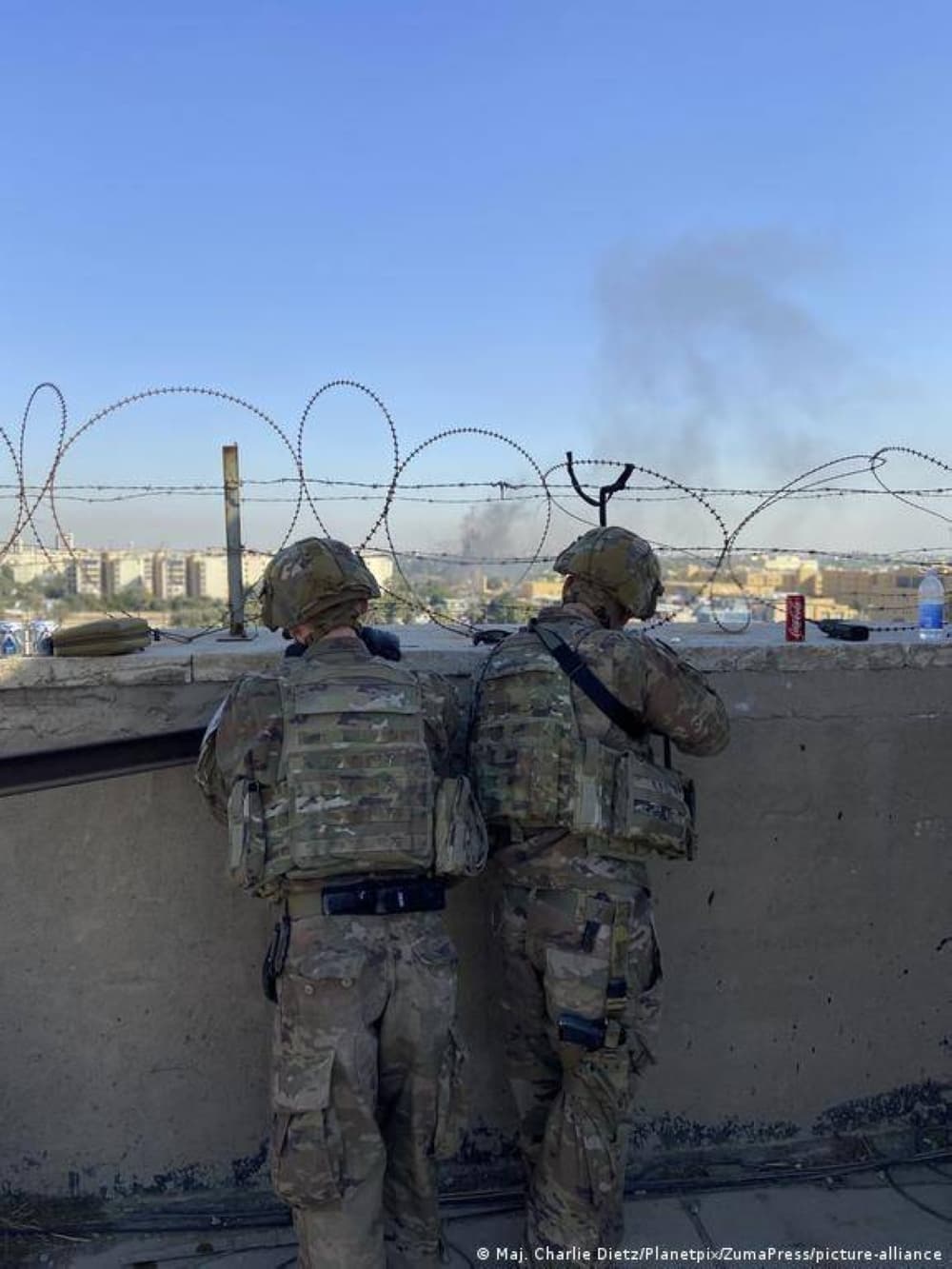 Timeline of US military withdrawal from Iraq, highlighting key events and implications for regional stability.