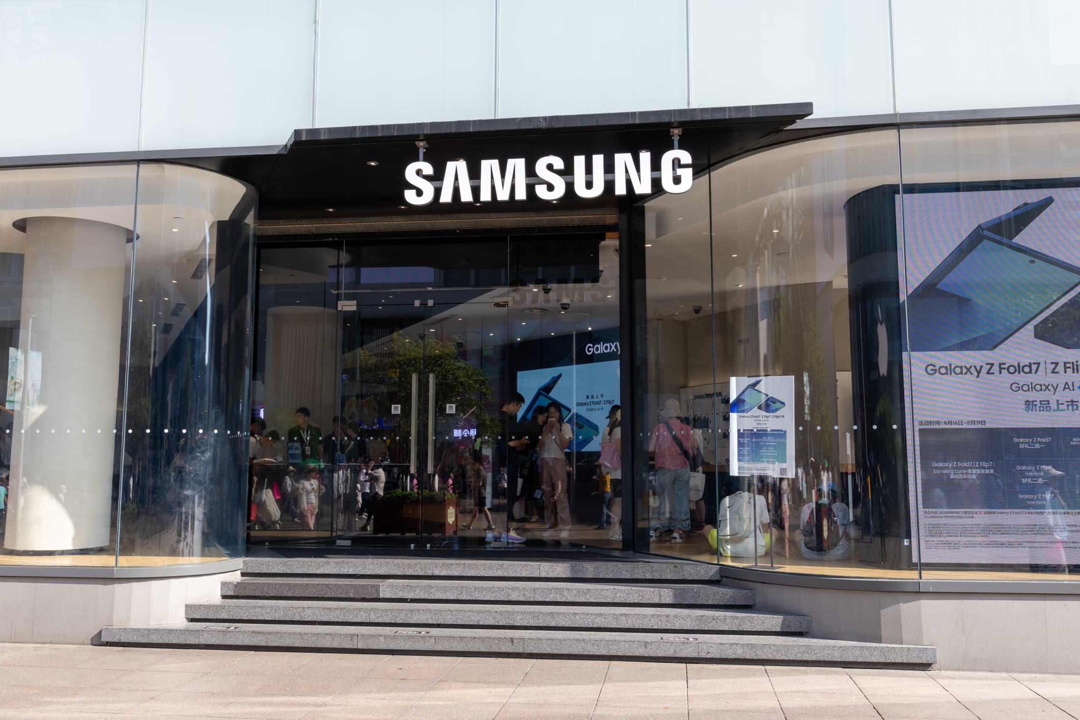 Samsung's strategic chip supply agreements in response to AI demand.