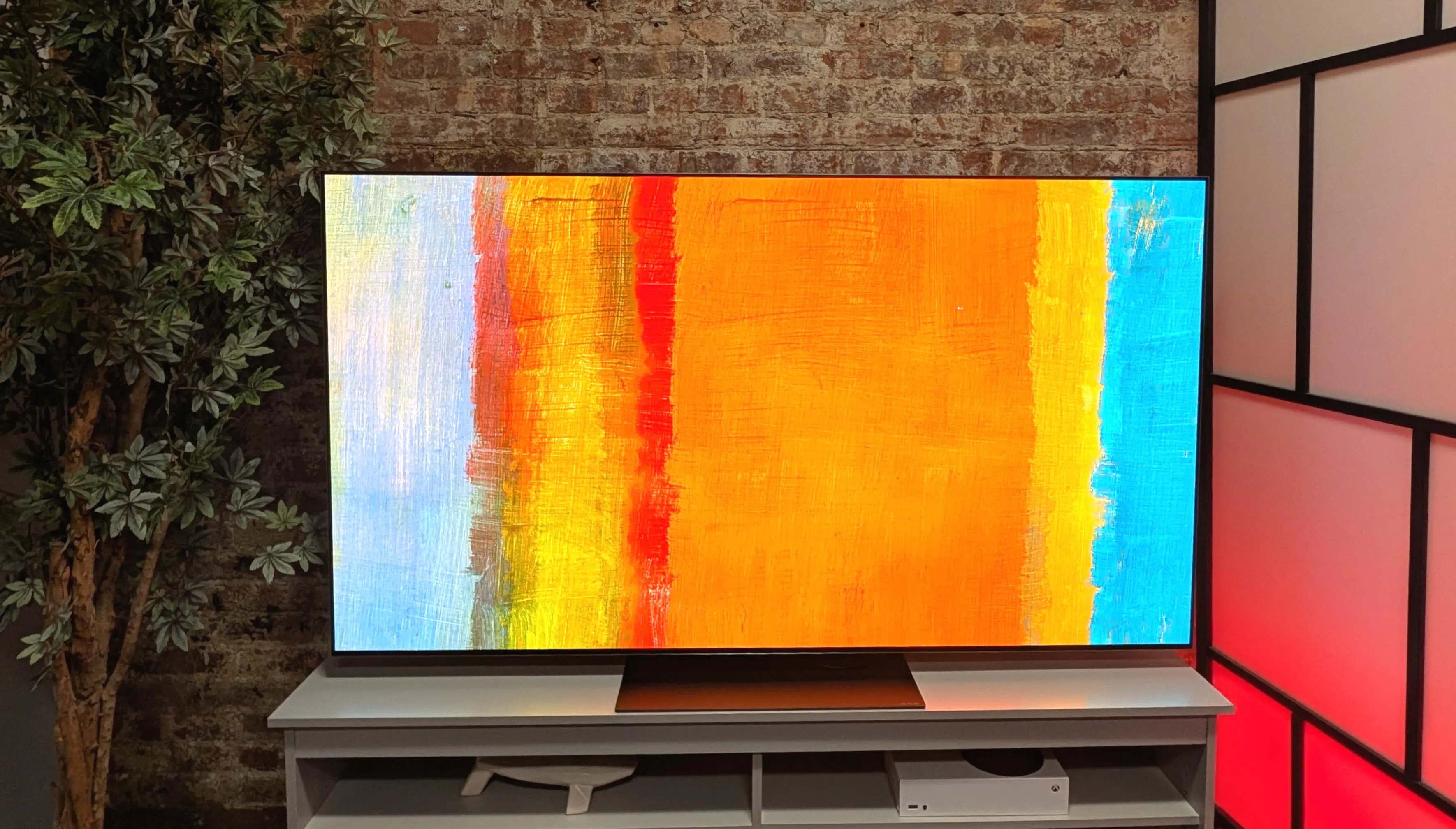 Infographic showing LG smart TVs and privacy concerns related to audio recording.