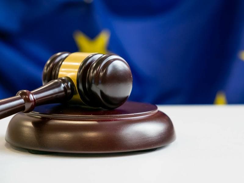 Illustration of ChatGPT and Roblox under EU Digital Services Act regulations