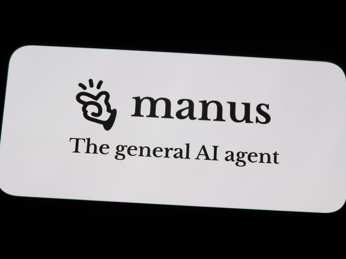 Infographic detailing Manus's funding journey and future growth in the AI sector.