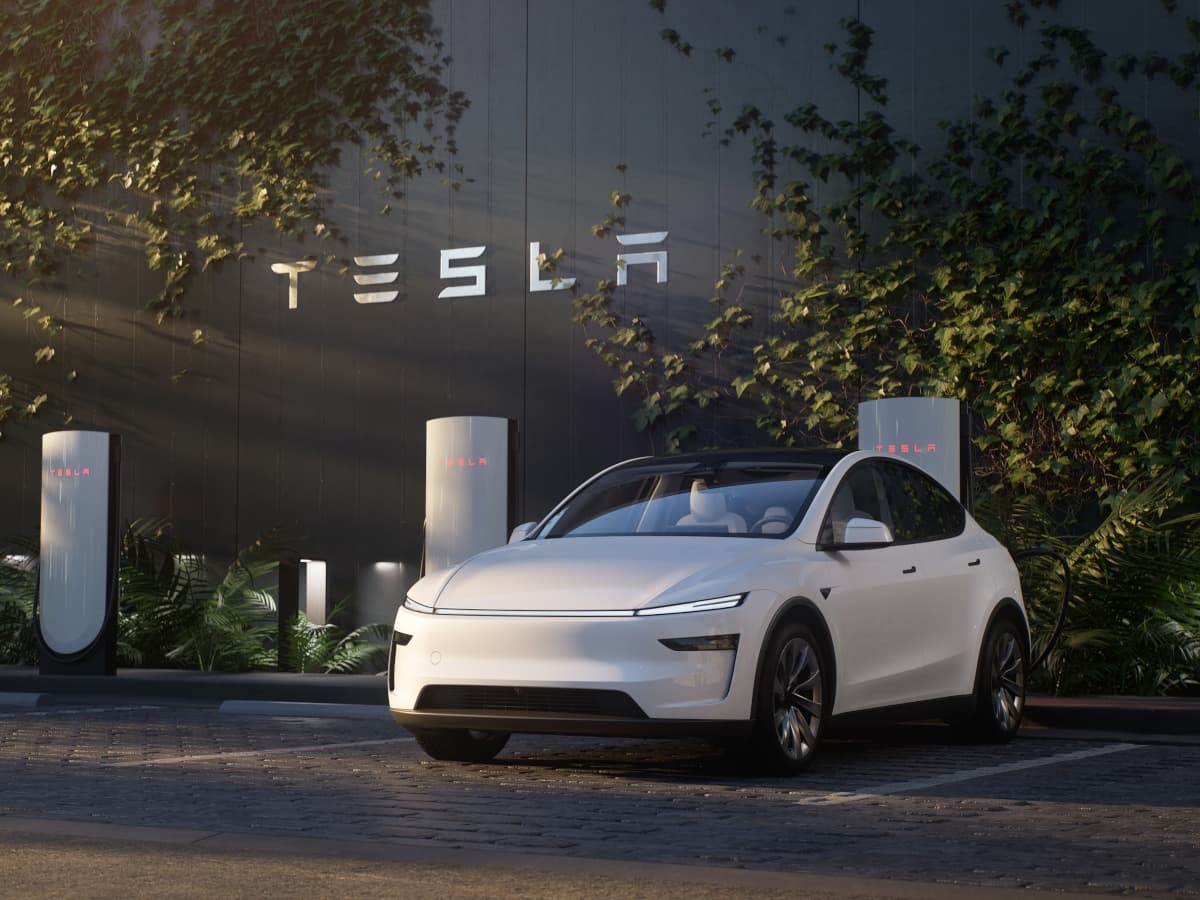 Graph showing stock performance of Tesla and SpaceX over time.
