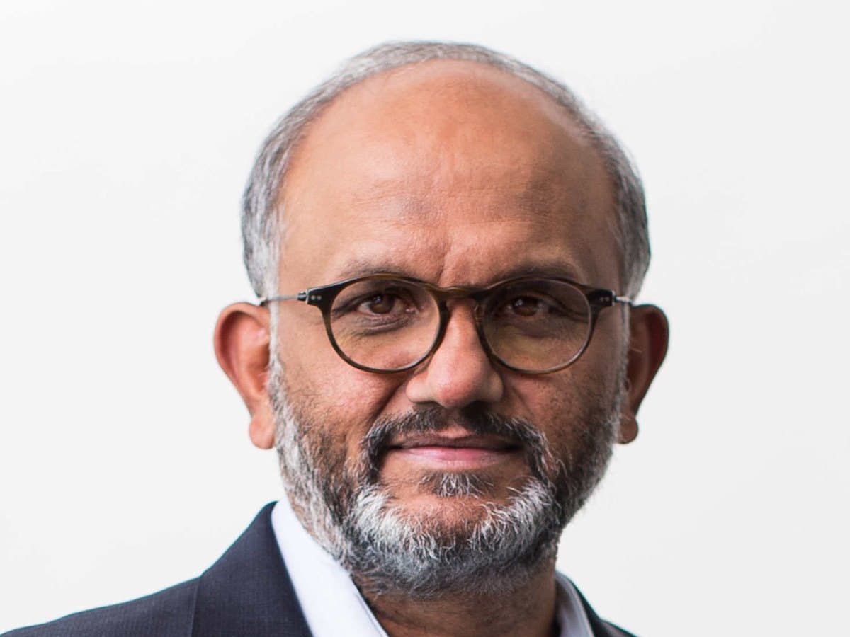 Shantanu Narayen to Step Down as Adobe CEO After 18 Years Amid AI Challenges