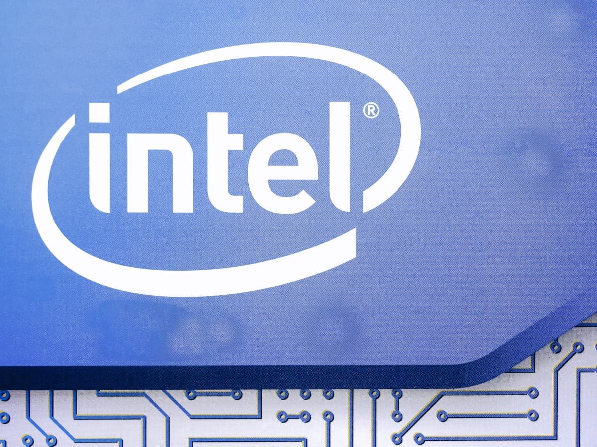 Intel's data center unit restructuring and layoffs announcement