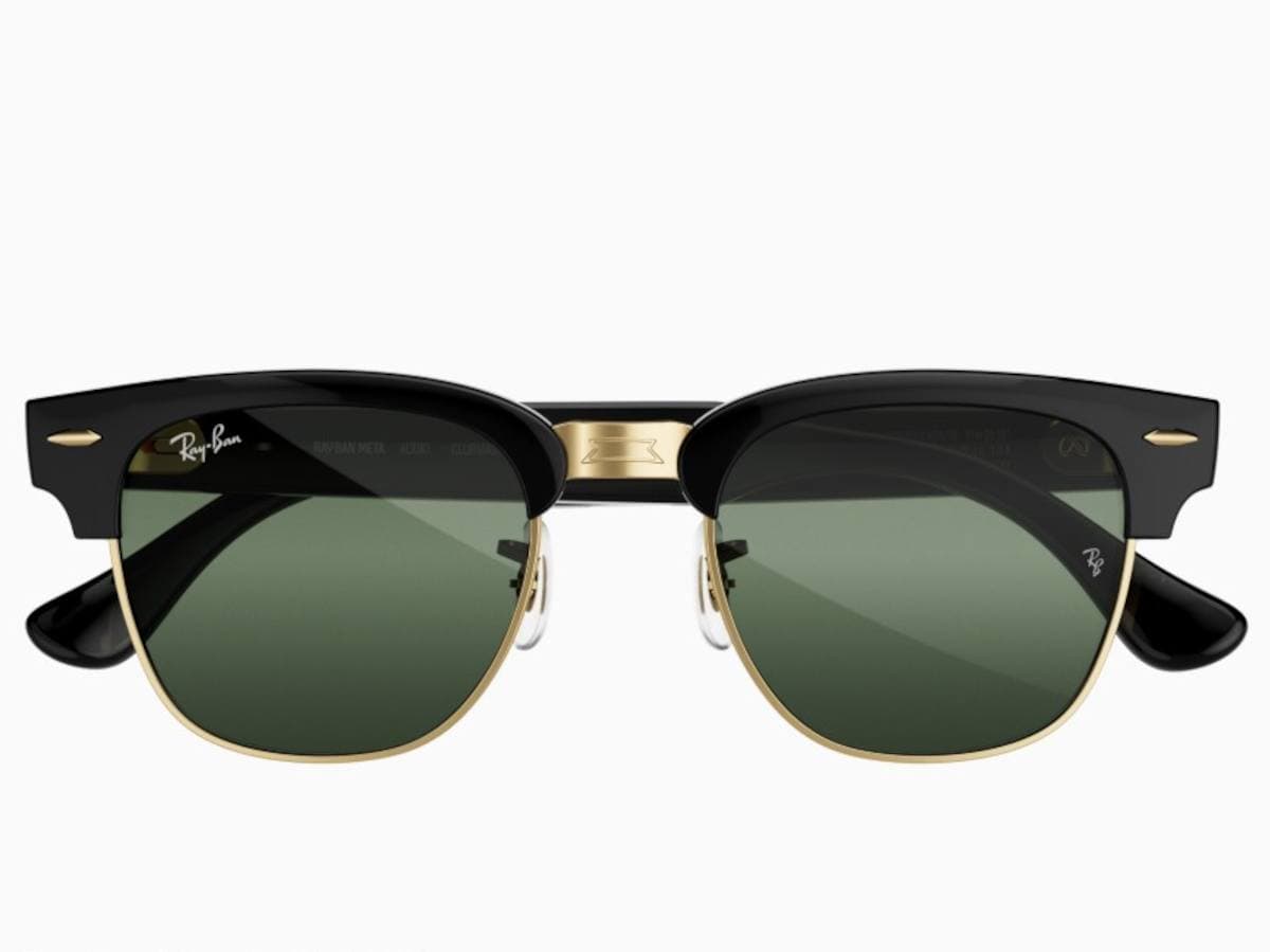Infographic showing the evolution of smart glasses, focusing on Meta's new camera-free Ray-Ban models.