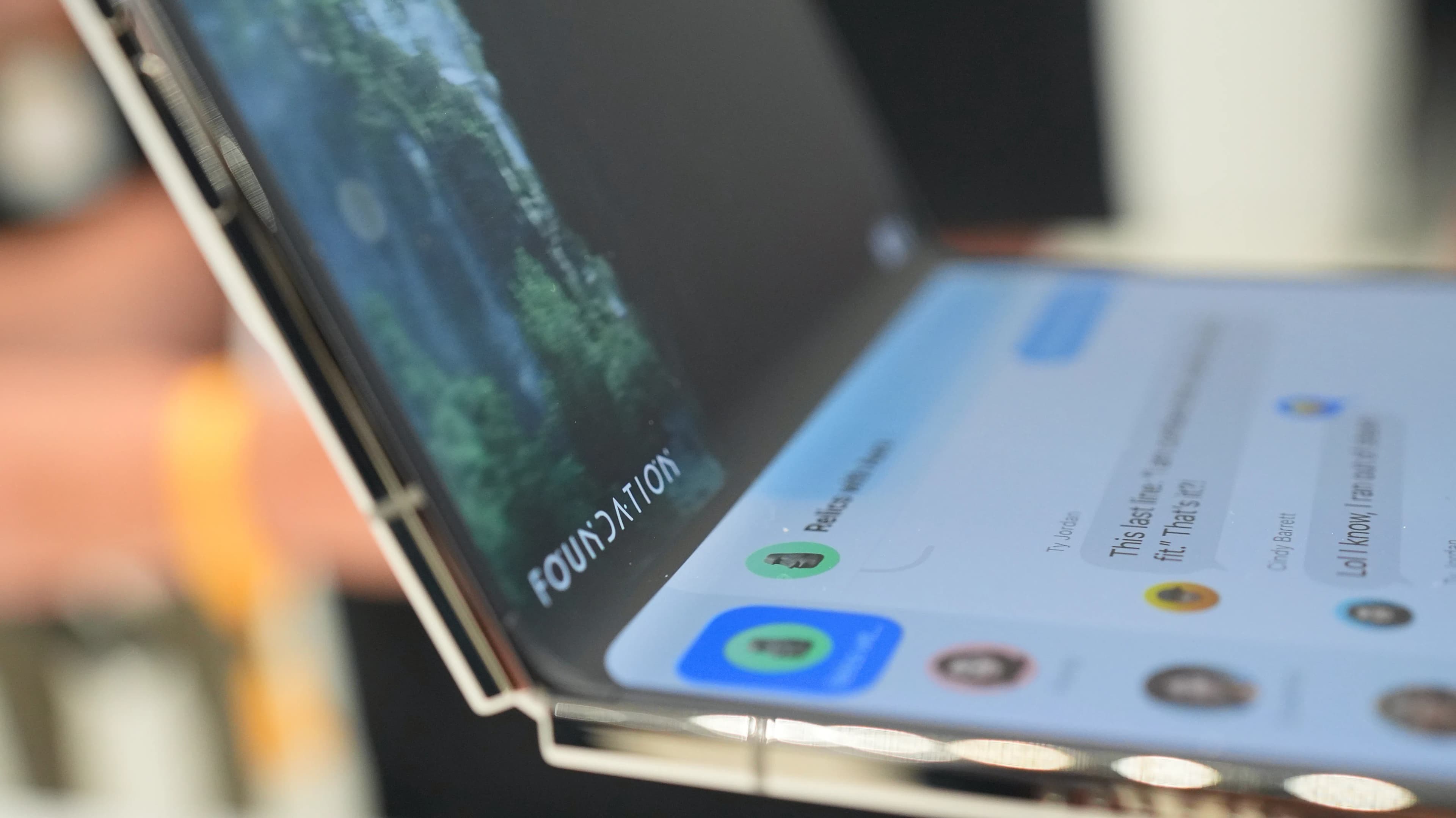 Apple iPhone Duo Inner Display Cracking Reports Prompt Limited Replacement Program Amid Launch Scrutiny