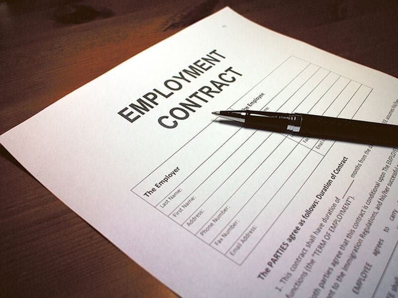 Expatriate workers in the UAE navigating new job transition rules