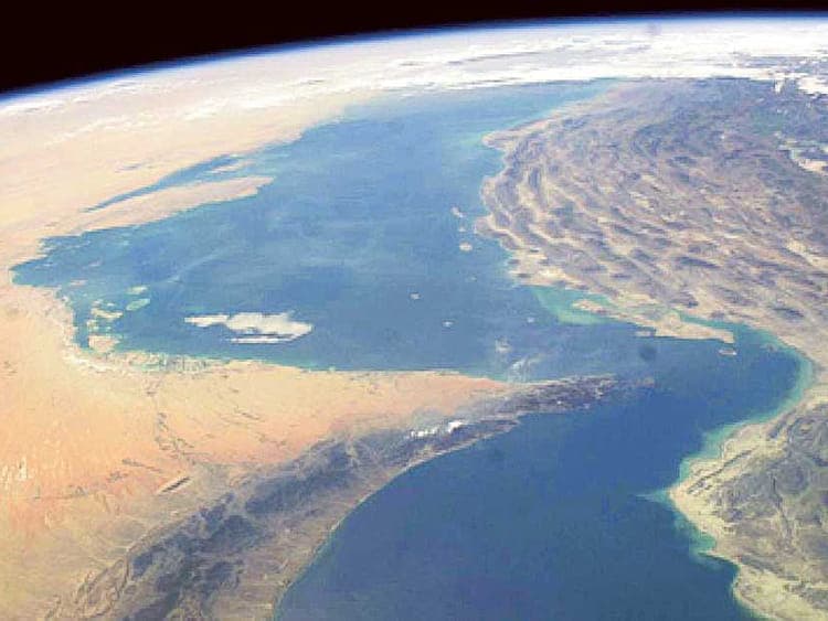Illustration of global food supply chains affected by the Strait of Hormuz closure.