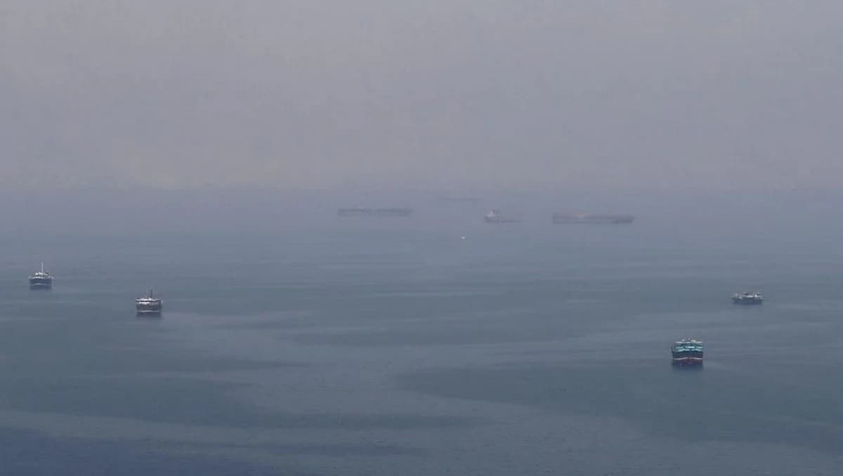 IRGC Navy Closes Strait of Hormuz and Threatens Targeting of Vessels