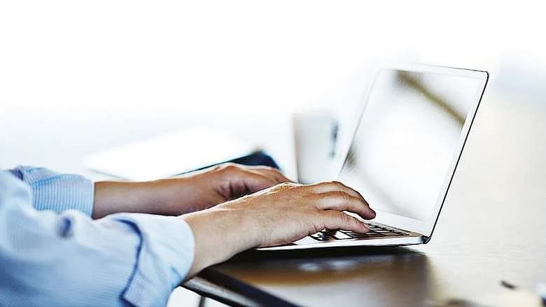 Government employees in Dubai enjoying flexible working hours during summer.
