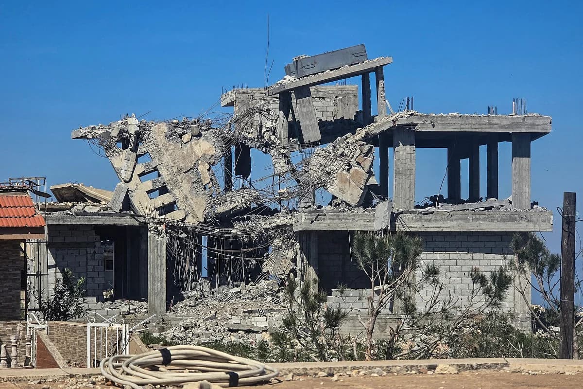 Israel conducts airstrikes in southern Lebanon targeting Hezbollah positions