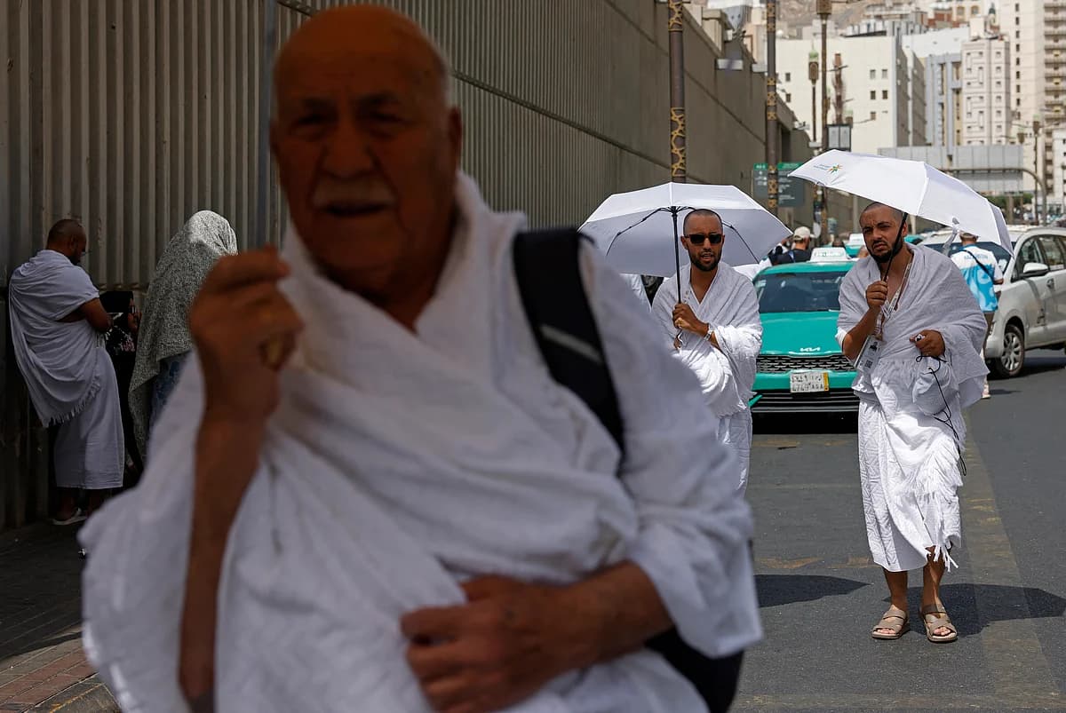 Hajj pilgrims using umbrellas to shield from the sun during extreme heat.