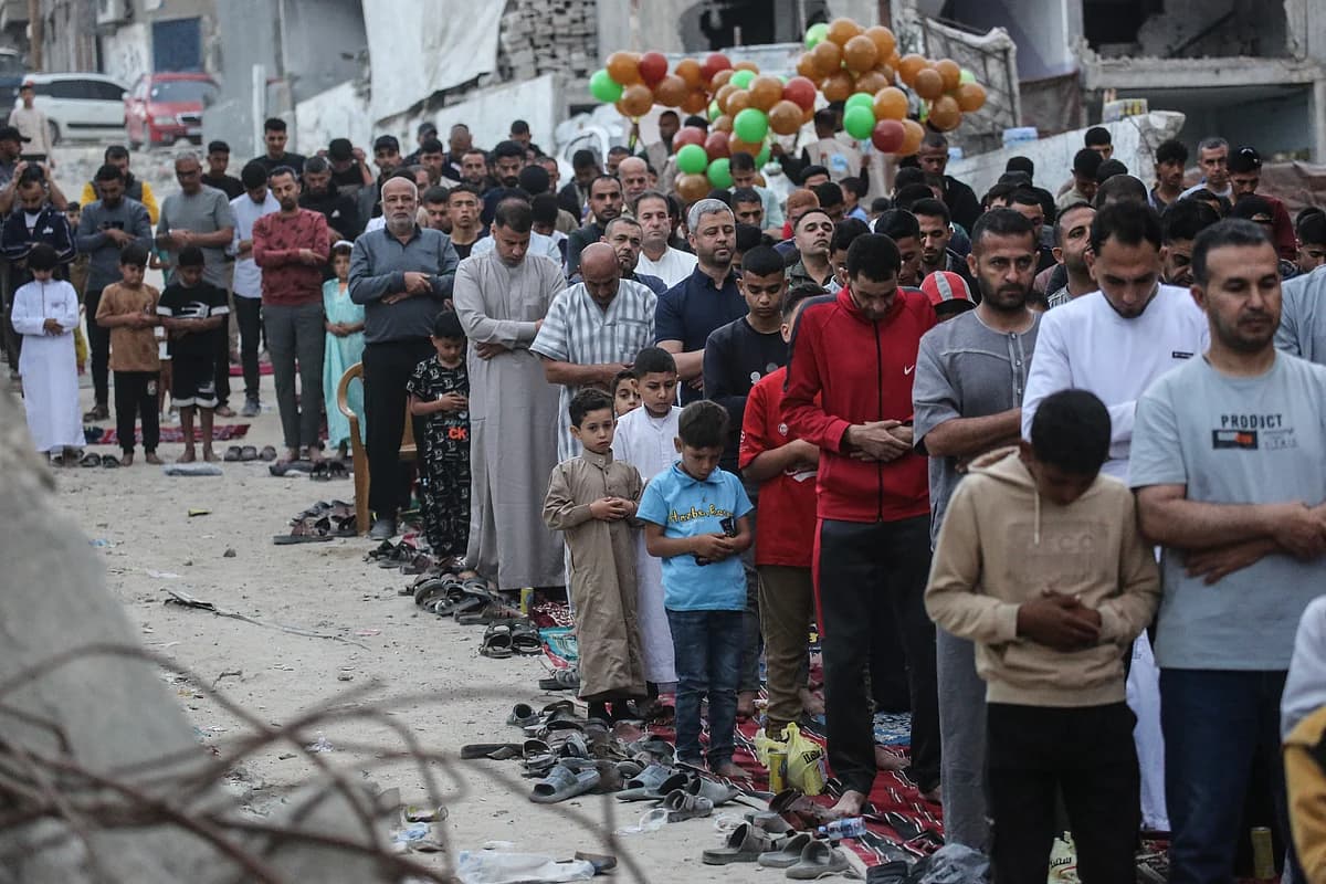 A somber scene of Eid celebrations in Gaza overshadowed by conflict.