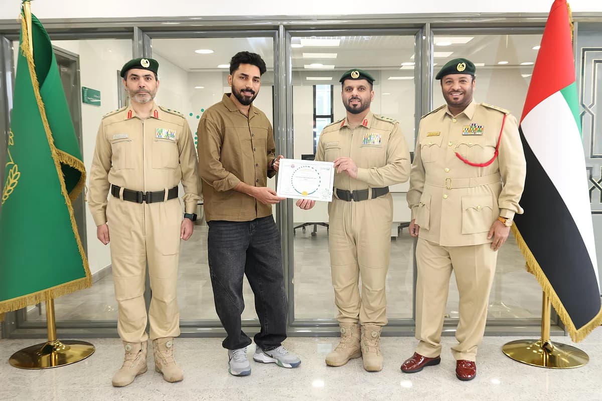 Indian man honored by Dubai Police for returning AED 100,000