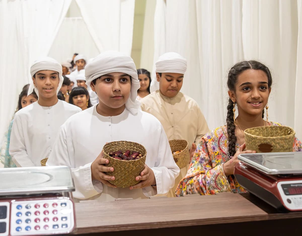 Sheikh Hamdan announcing the grant for the Dubai Date Festival