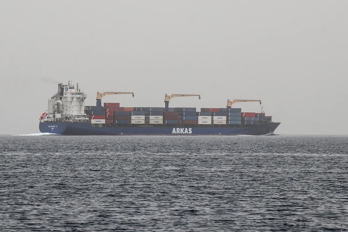 Map highlighting the Strait of Hormuz and its significance for global shipping.