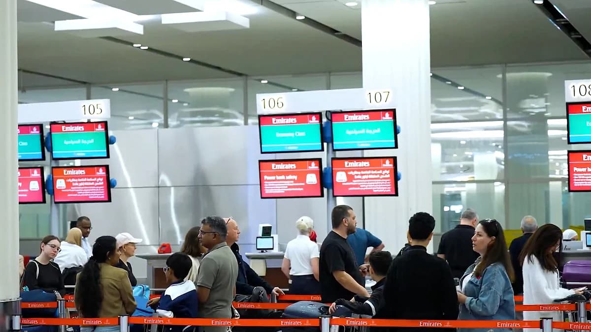 Infographic showing flight cancellations and affected airlines in the GCC due to the US-Iran conflict.
