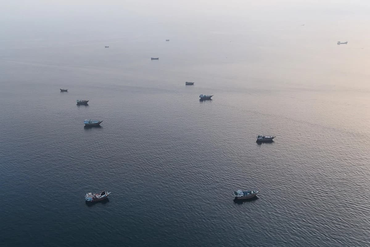 Map highlighting the strategic Strait of Hormuz and its significance for oil shipments.