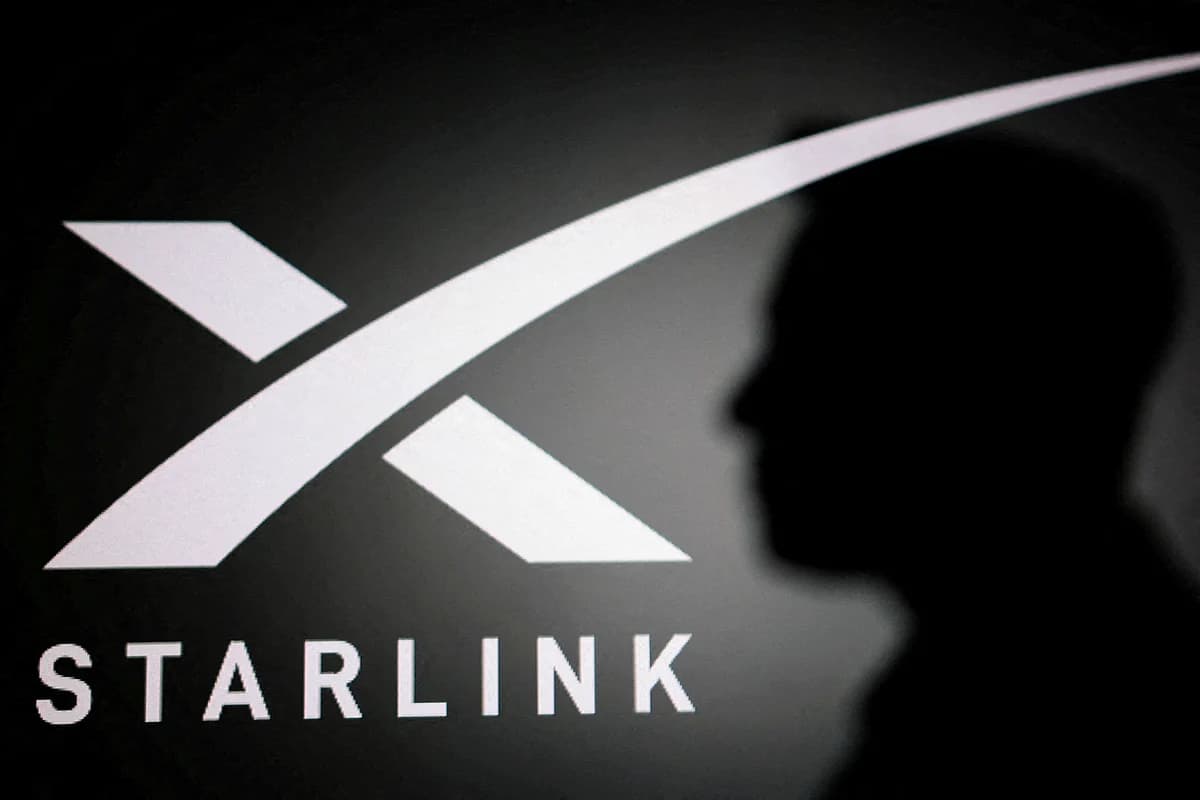 Infographic showing Starlink's 10-year satellite services licence granted by UAE TDRA.