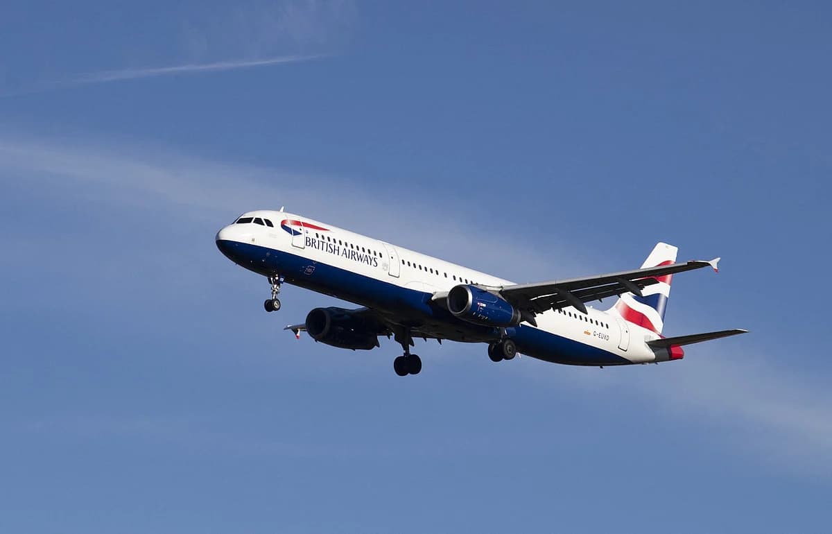 Infographic showing the flight path from London to Dubai with statistics on passenger volume and flight frequency.