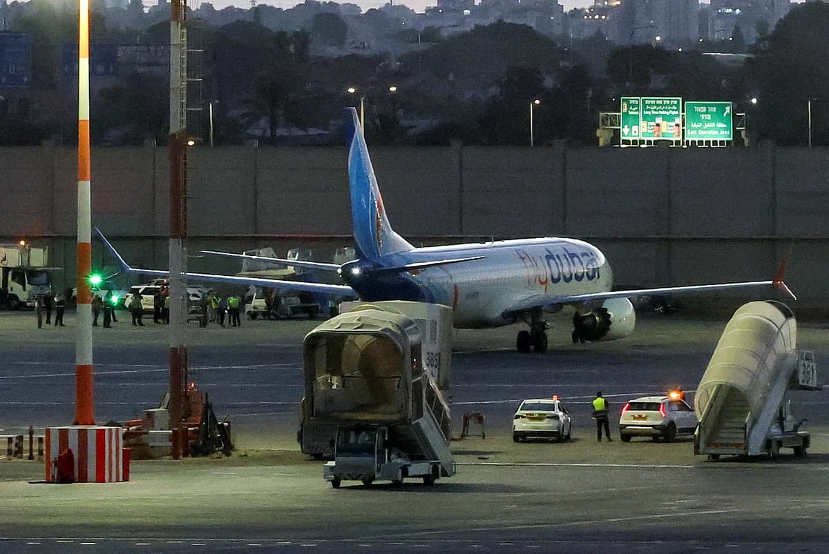 Infographic detailing the Flydubai FZ1073 cockpit altercation incident and its implications for aviation security.
