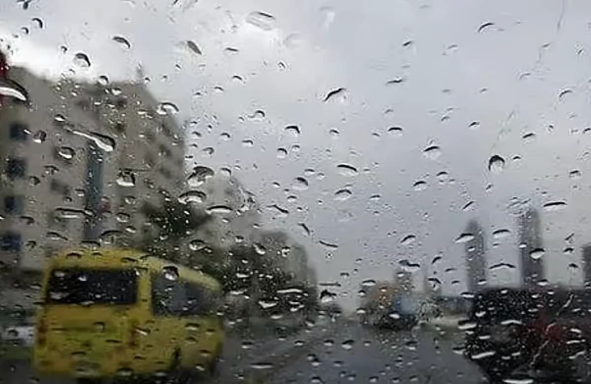A weather map showing rain and wind conditions in the UAE for October 11-14, 2026.