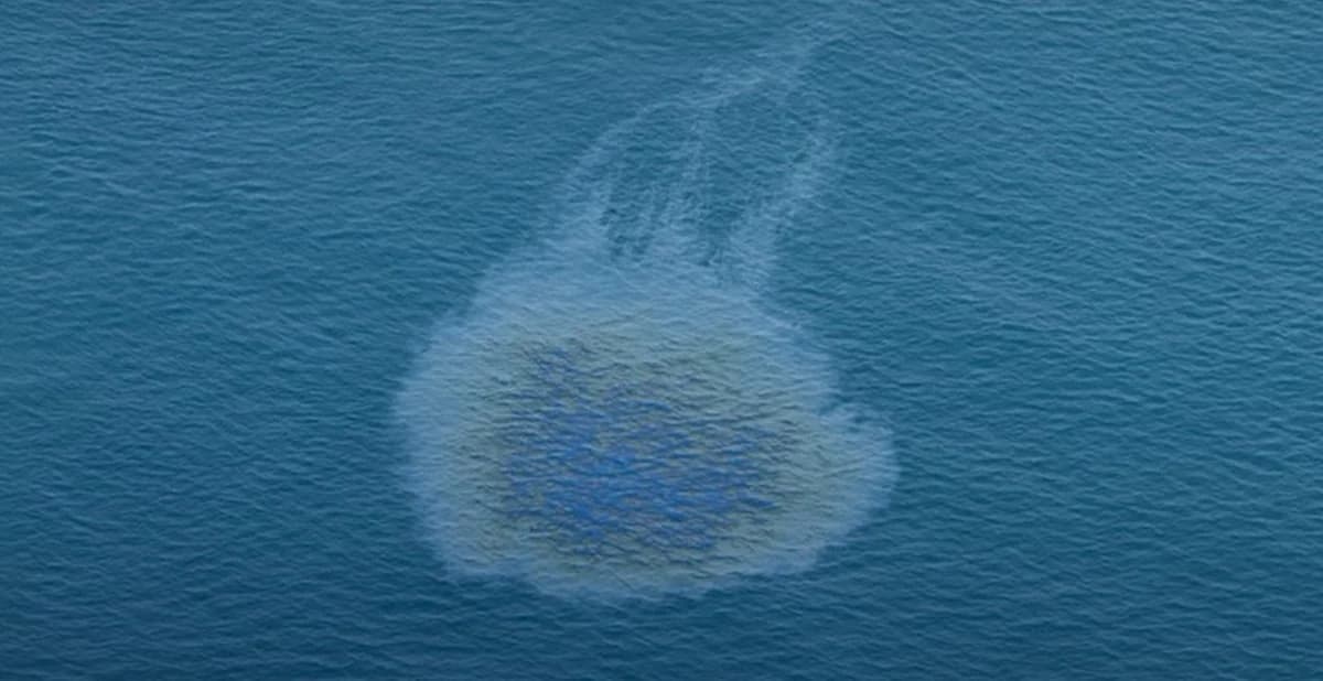 A map showing the location of the tanker oil spill off Umm Al Quwain beaches in the UAE.