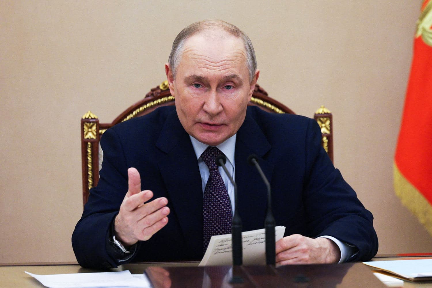 US Temporarily Lifts Sanctions on Russian Oil in Transit to Ease Global Price Surge After Iran Strait Closure