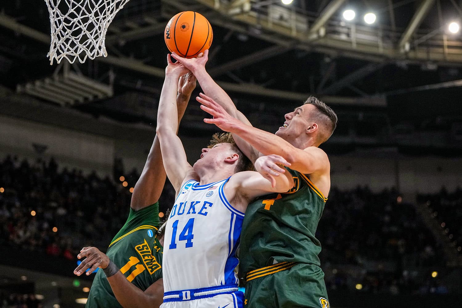 Duke Blue Devils overcome historic halftime deficit to defeat Siena Saints in NCAA Tournament