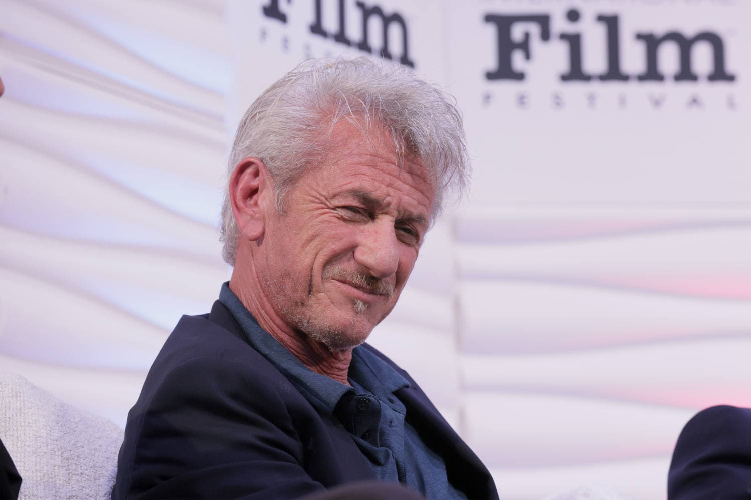 Sean Penn Wins Oscar While Meeting Zelenskyy in Ukraine
