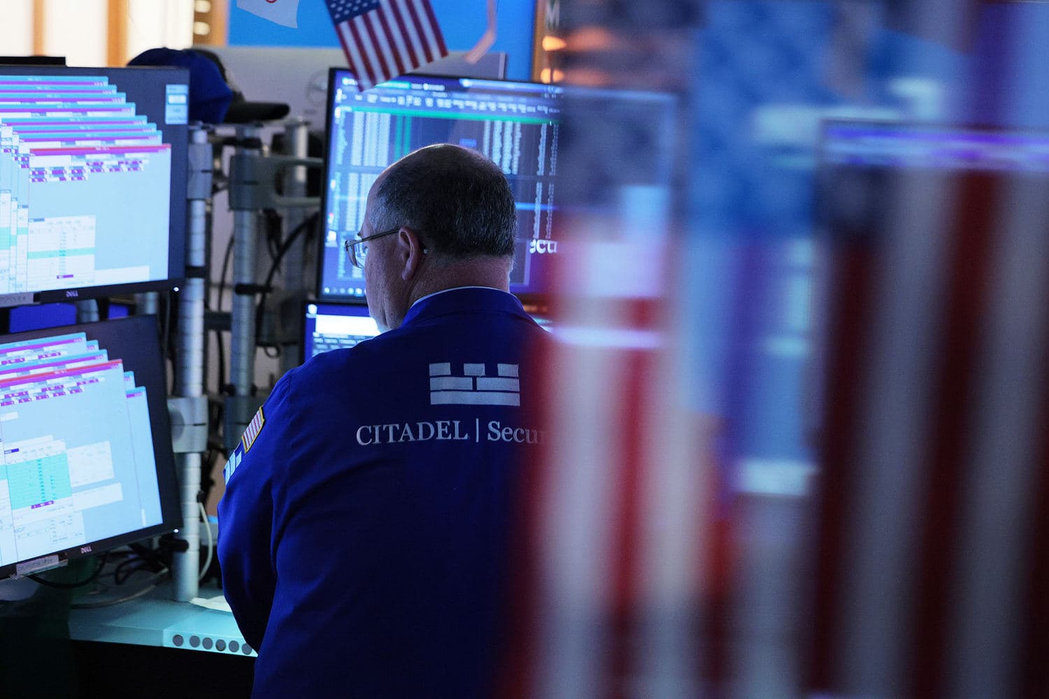 S&P 500 Reaches Record High of 7,022.95 Amid U.S.-Iran Conflict and Oil Price Fluctuations
