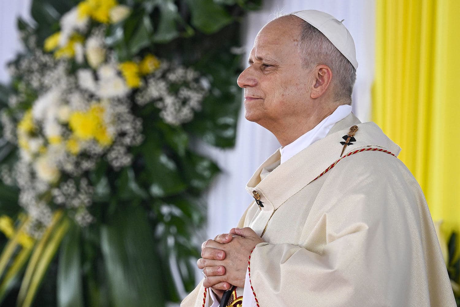 Pope Leo XIV Rejects Debate with Trump Amid Escalating Iran Conflict