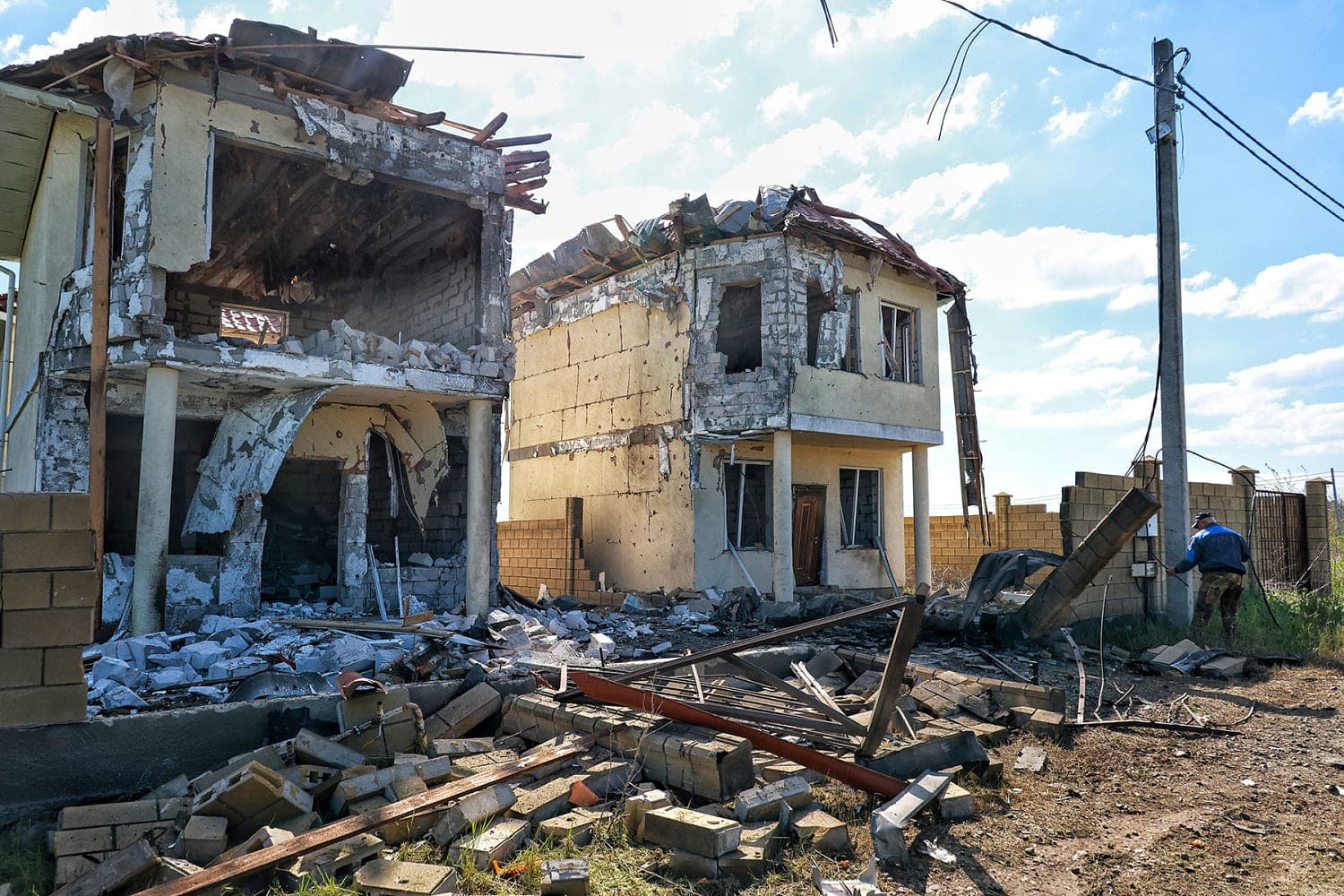 Putin and Zelenskyy Declare Competing Ceasefires Ahead of Victory Day