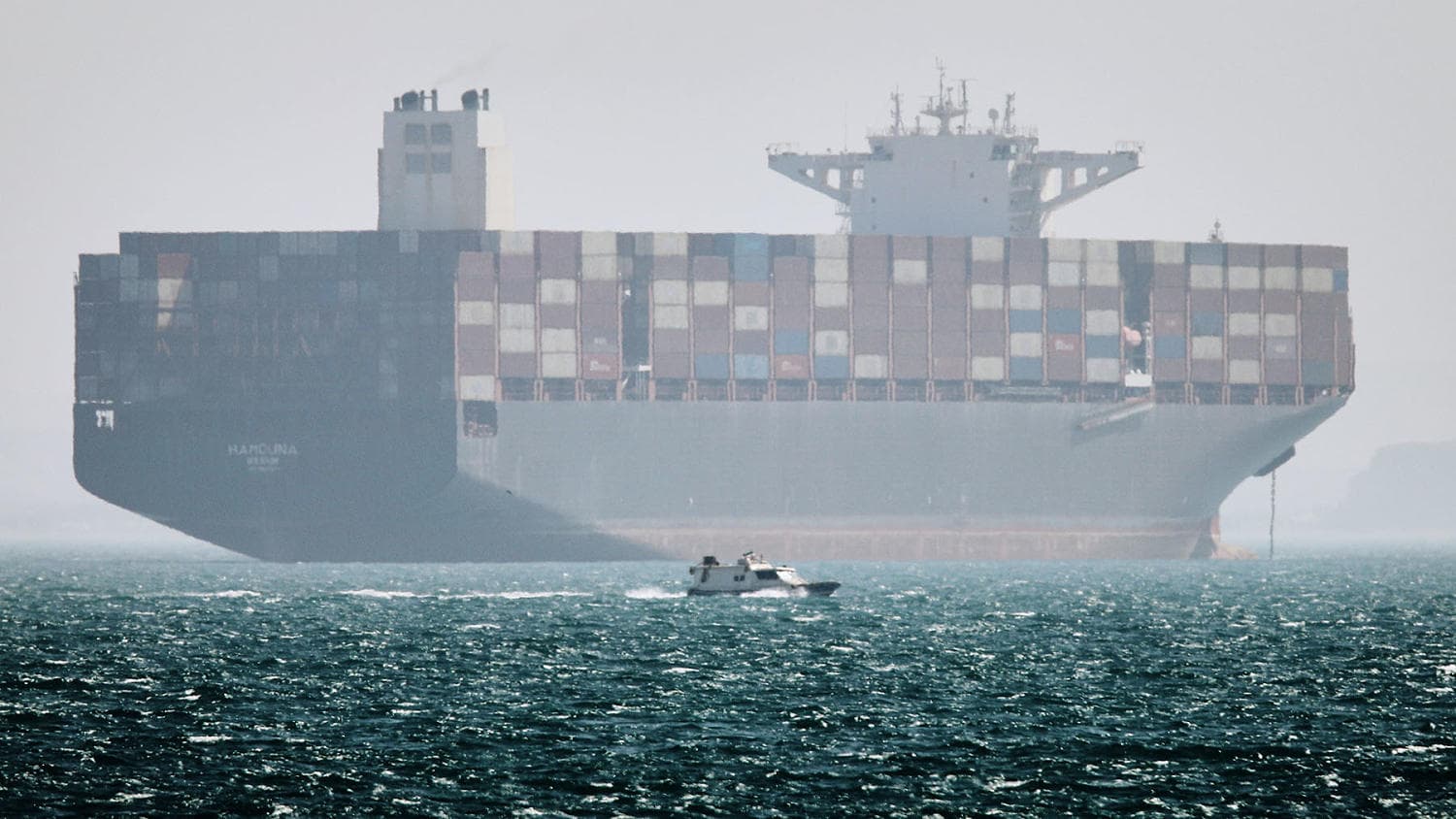 Closure of the Strait of Hormuz Strands Thousands of Vessels Amid US-Iran Tensions