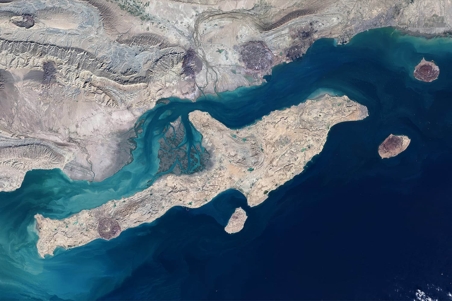 U.S. and Iran flags with military imagery representing escalating tensions.