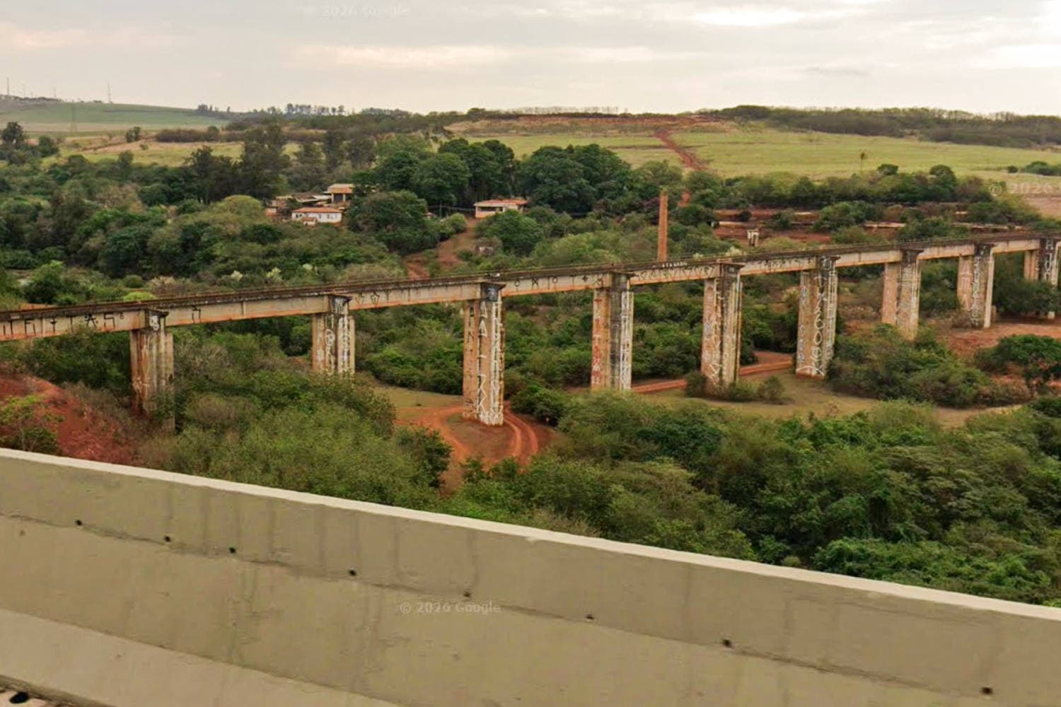 A bridge in Brazil known for extreme sports activities.