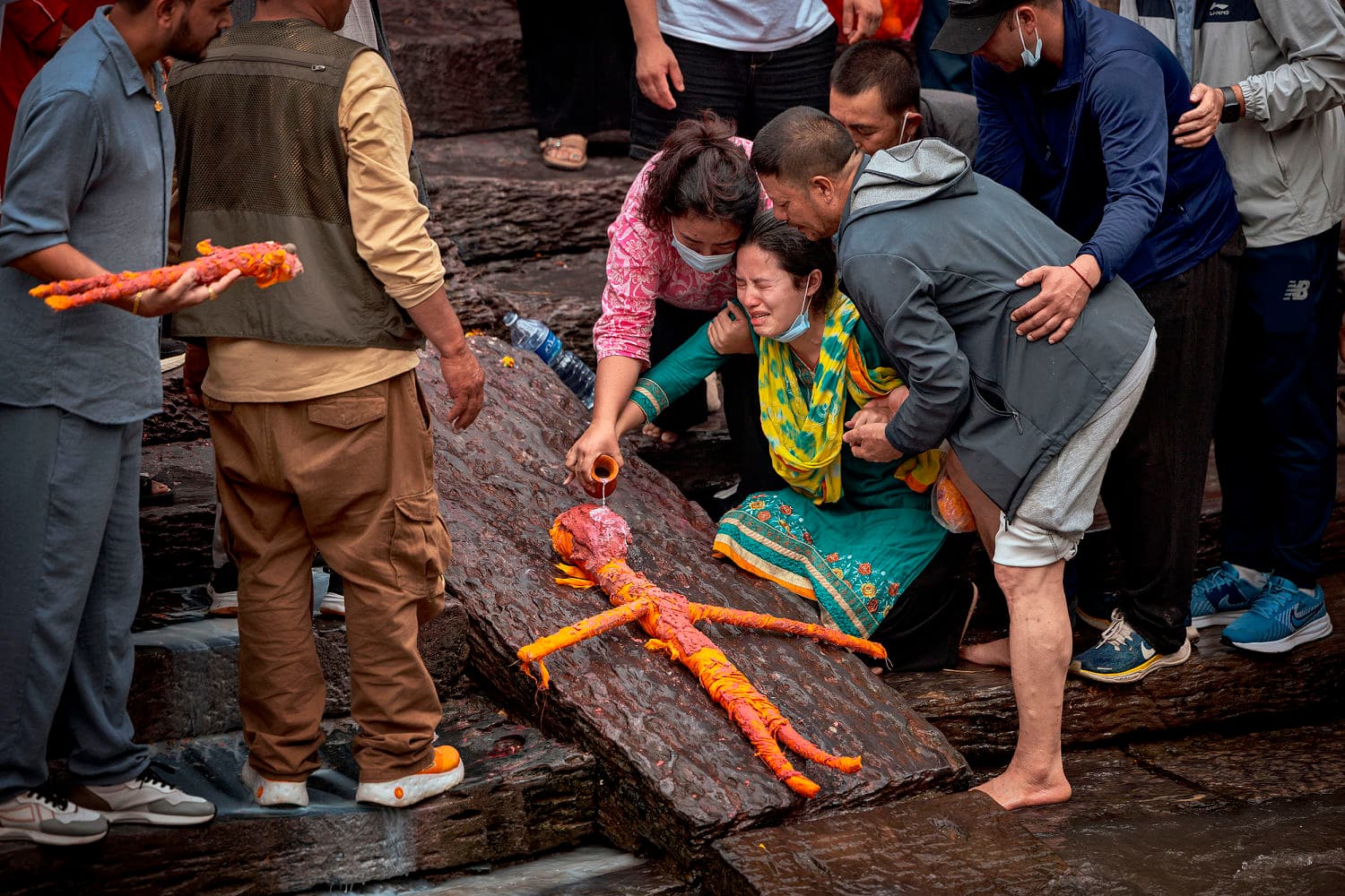 Families performing symbolic cremations with effigies in Nepal, showcasing cultural resilience amid tragedy.