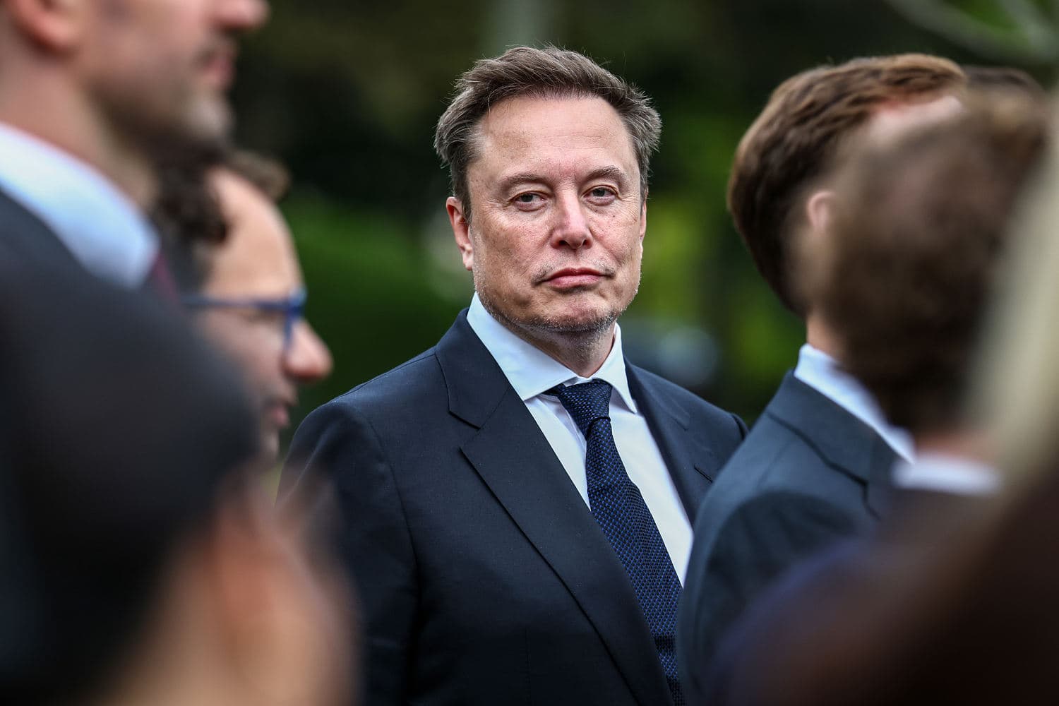 Stock market decline of AT&T, Verizon, and T-Mobile after SpaceX's Starlink Mobile announcement.